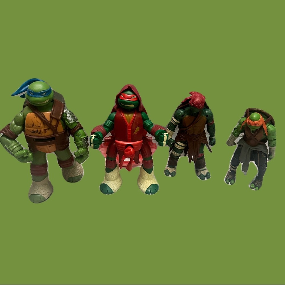Ninja Turtle Action Figure Set - Green and Red
